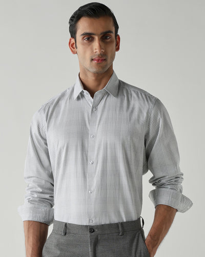 Grey/Pista shirts crafted in 100% cotton