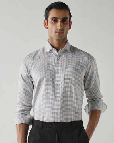 Tangerine/Brown shirts crafted in 100% cotton,