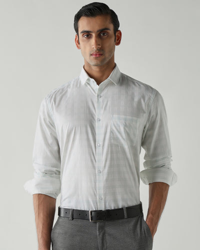 White/Pista shirts crafted in 100% cotton fabric
