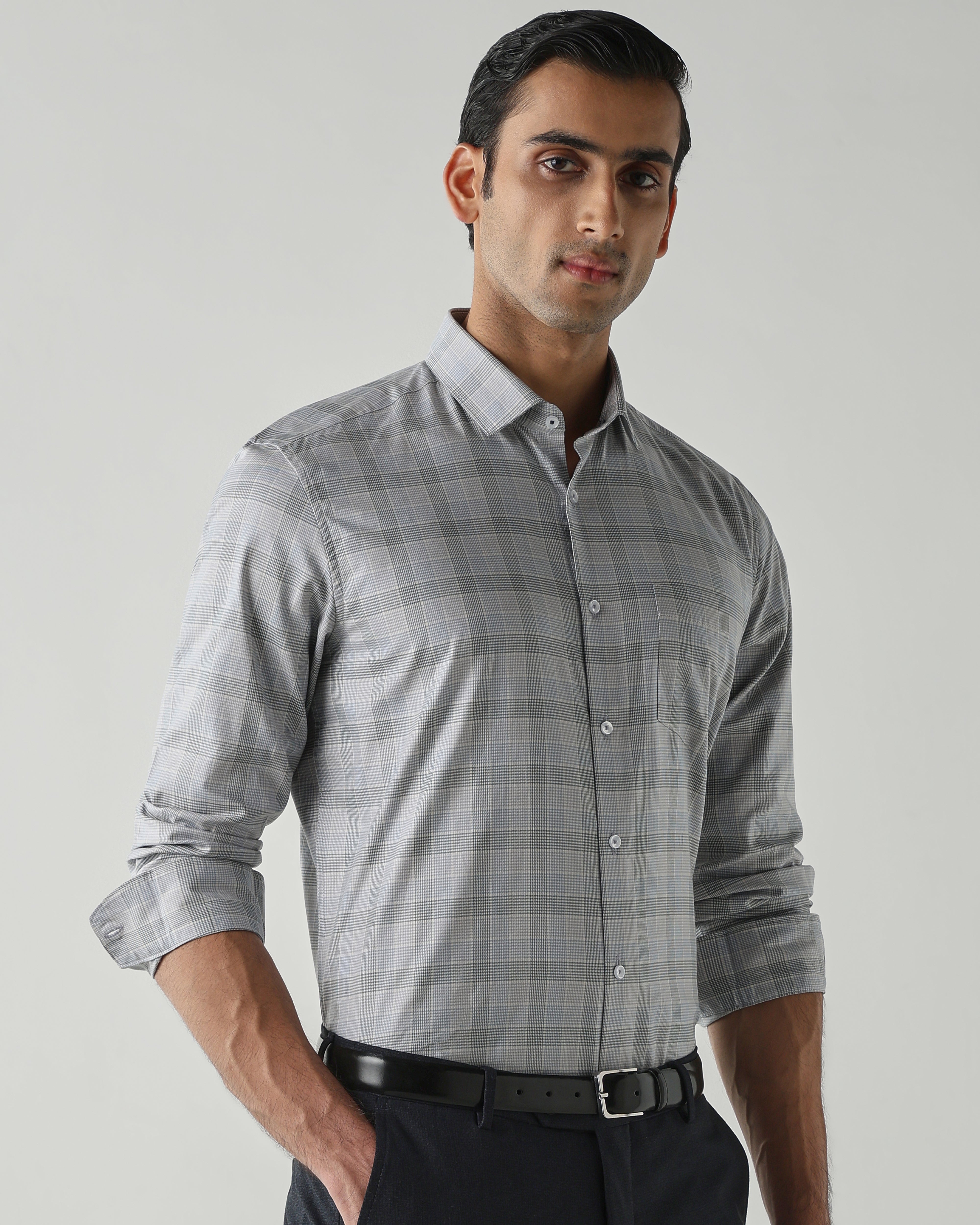 Lt Blue/Dk Blue shirts crafted in 100% cotton,