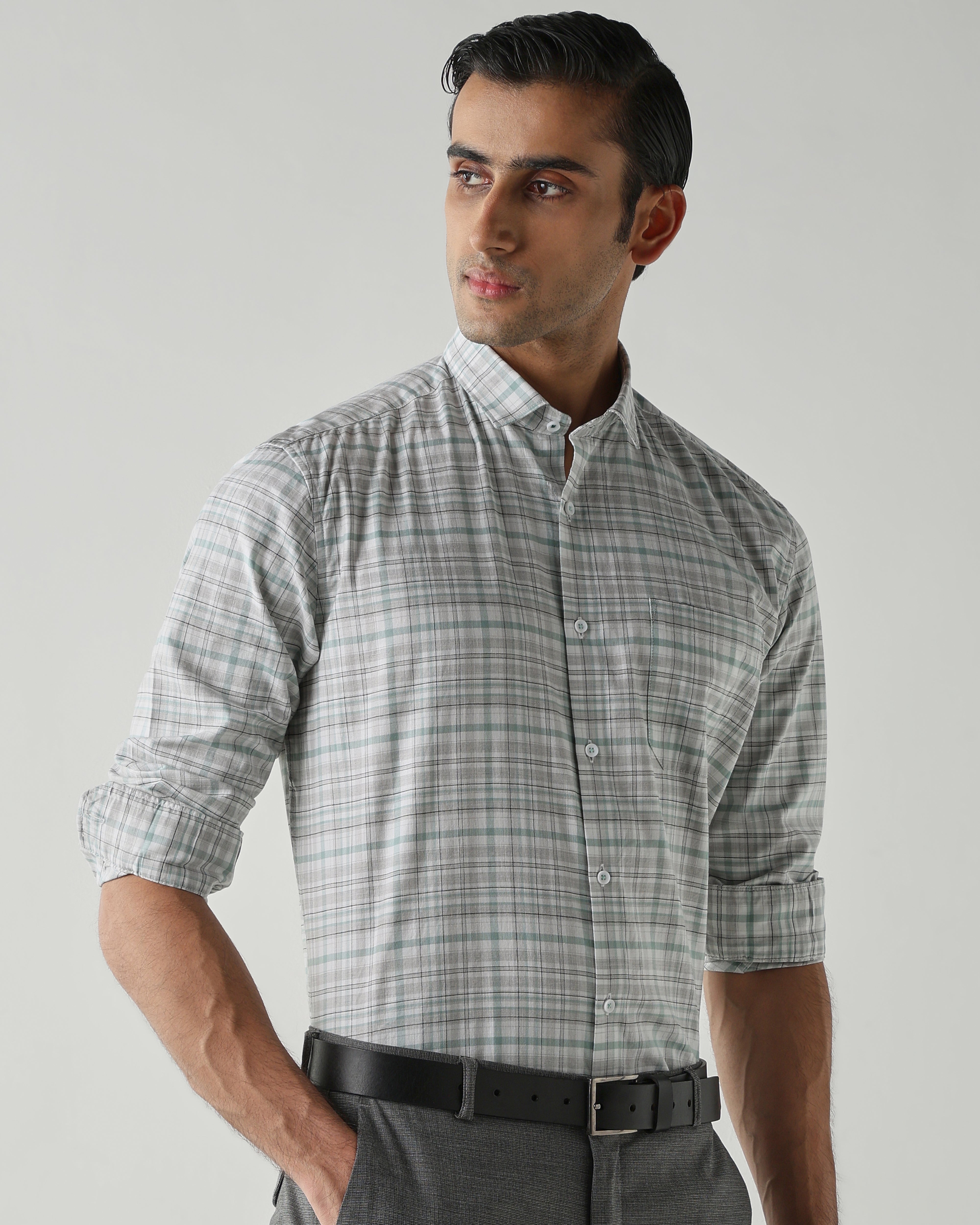 WHITE/GREEN shirts crafted in 100% cotton,
