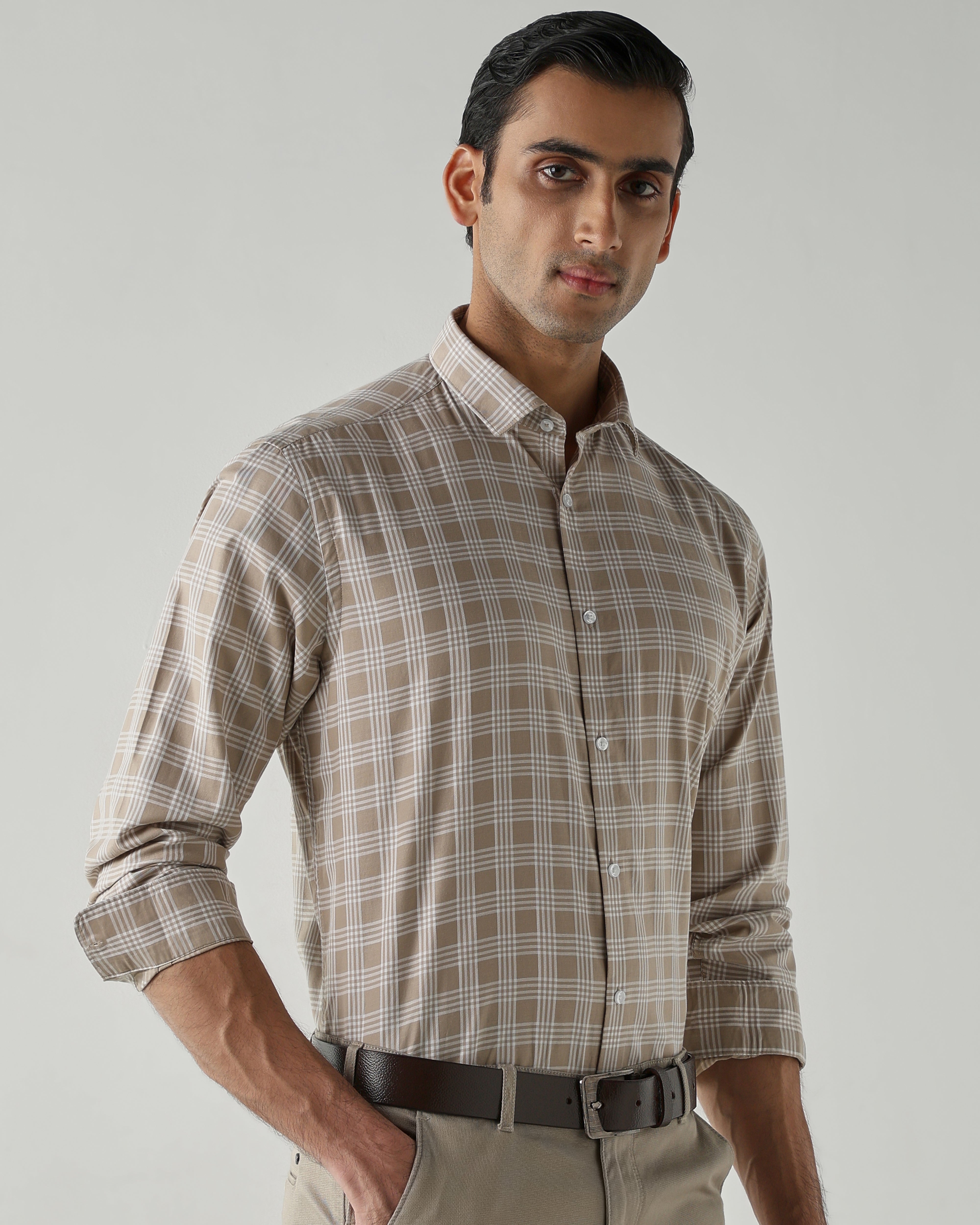 Brown shirts crafted in 100% cotton,