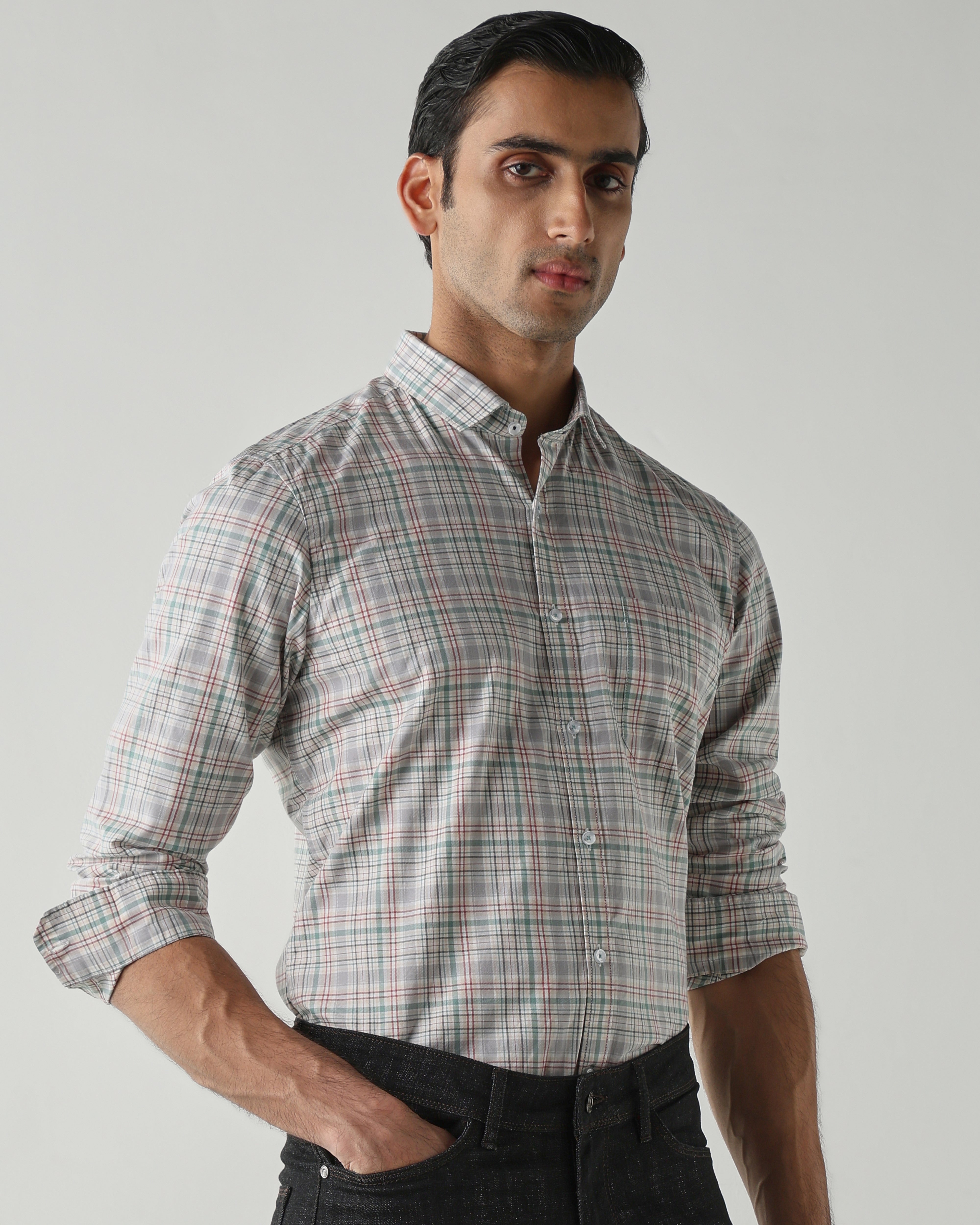 Maroon/Green shirts crafted in 100% cotton,