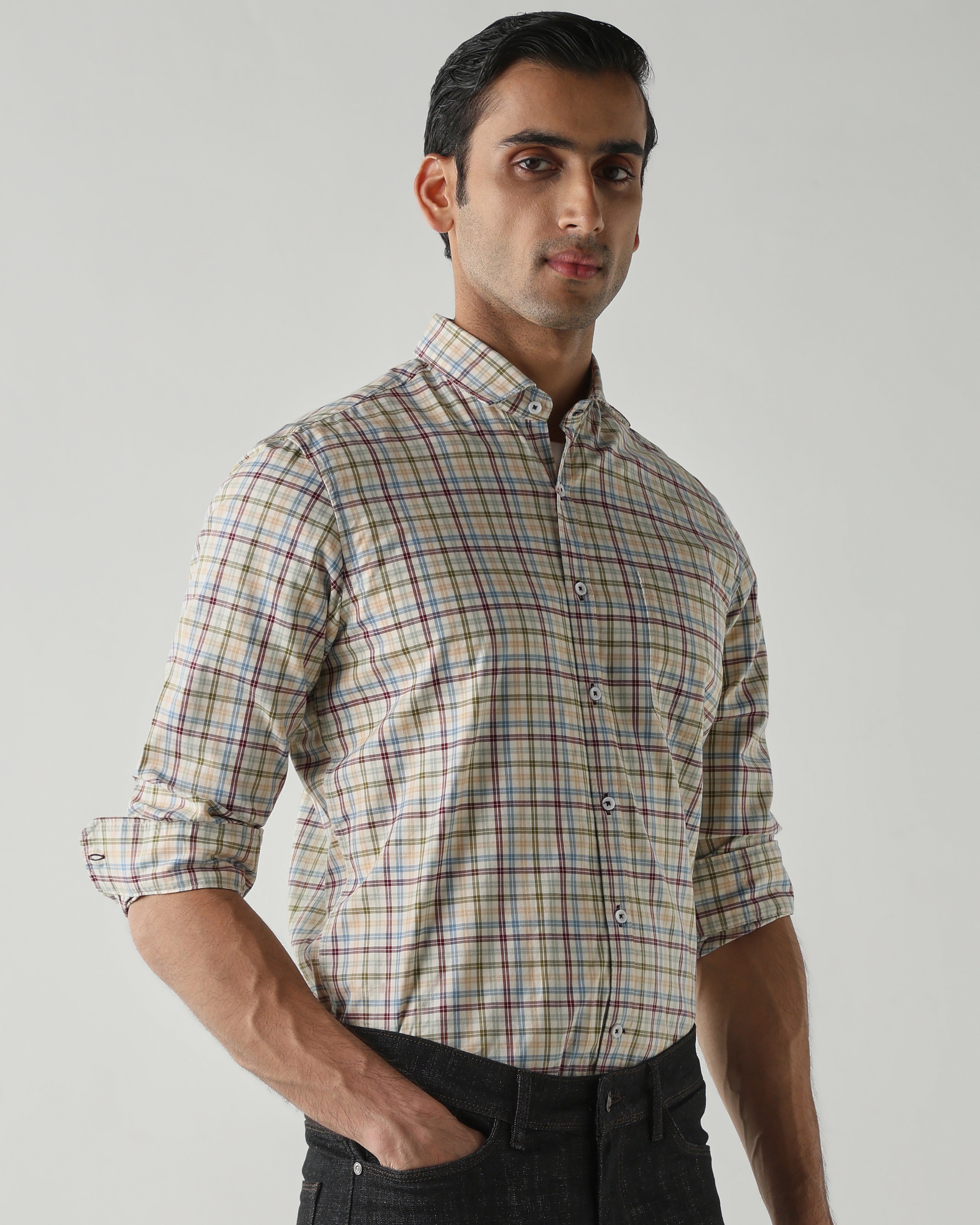 Green/Red shirts crafted in 100% cotton,