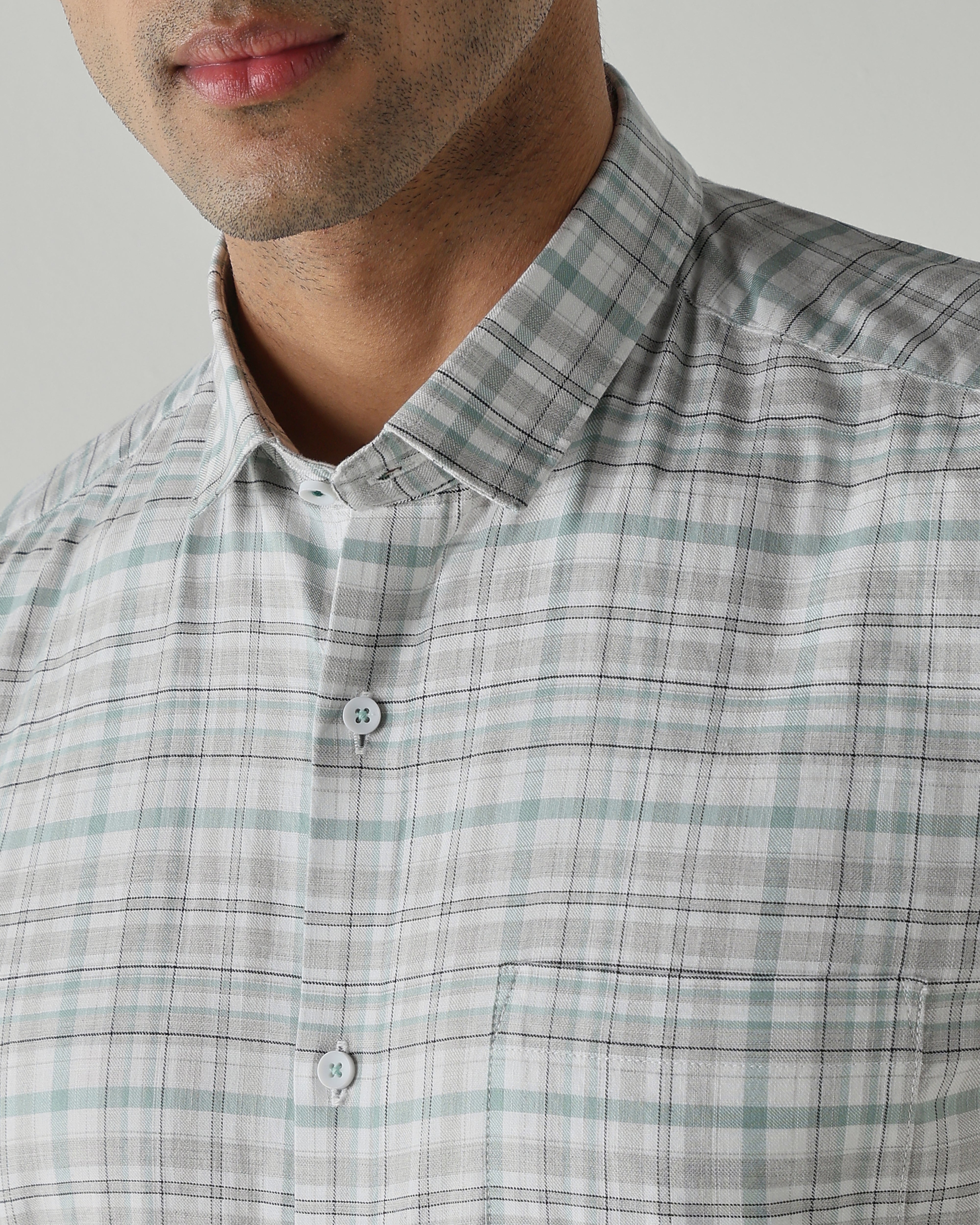WHITE/GREEN shirts crafted in 100% cotton,