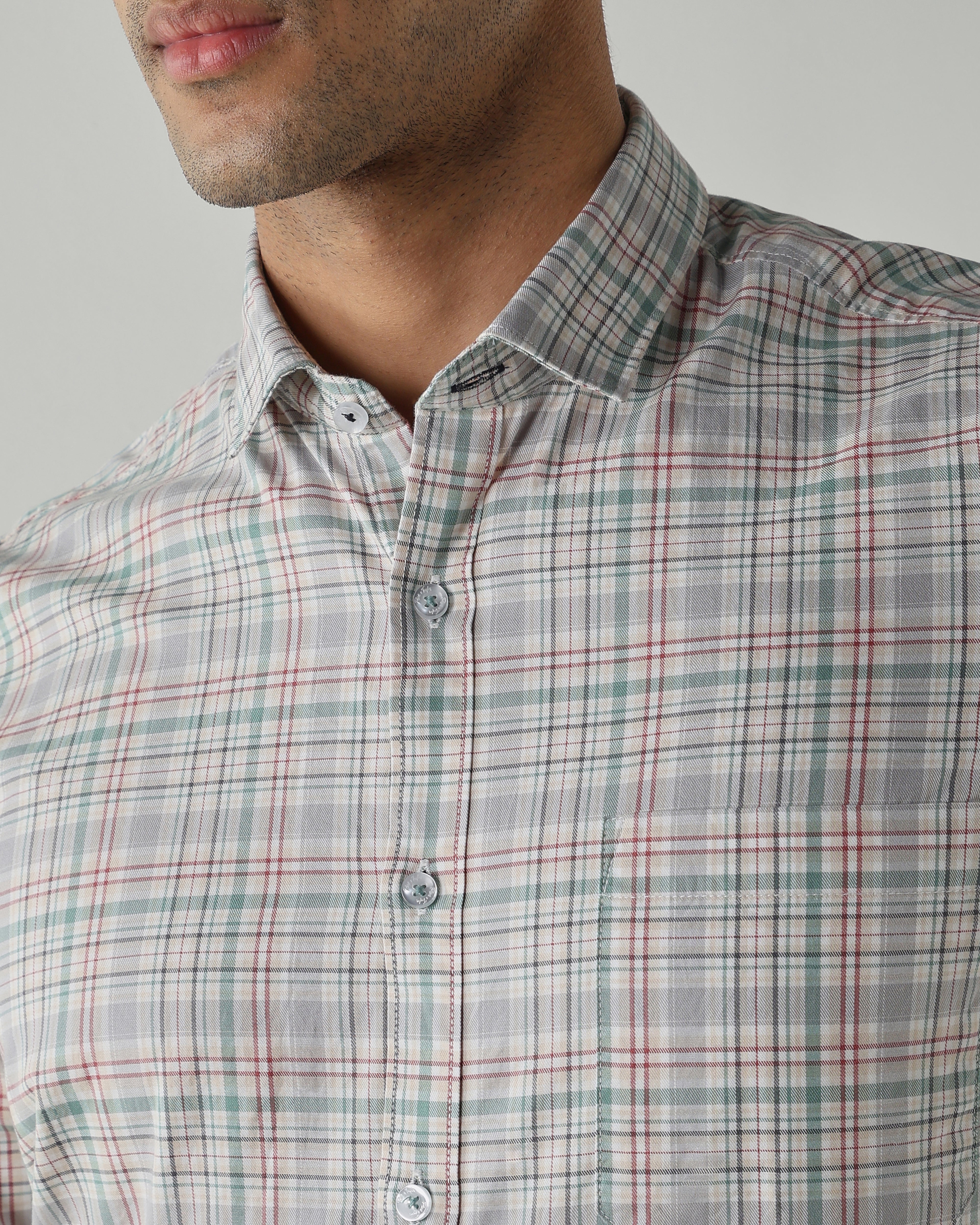 Maroon/Green shirts crafted in 100% cotton,