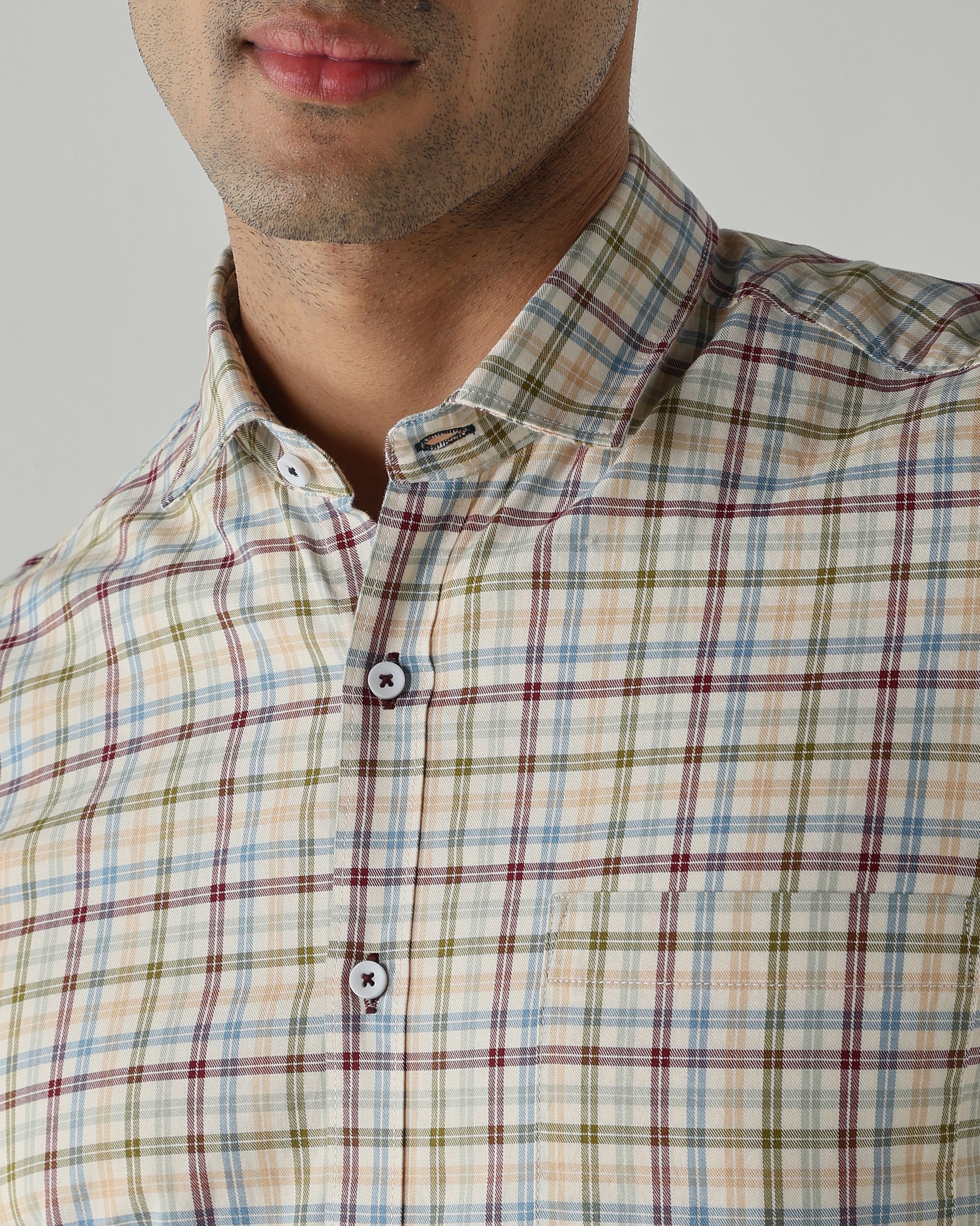 Green/Red shirts crafted in 100% cotton,