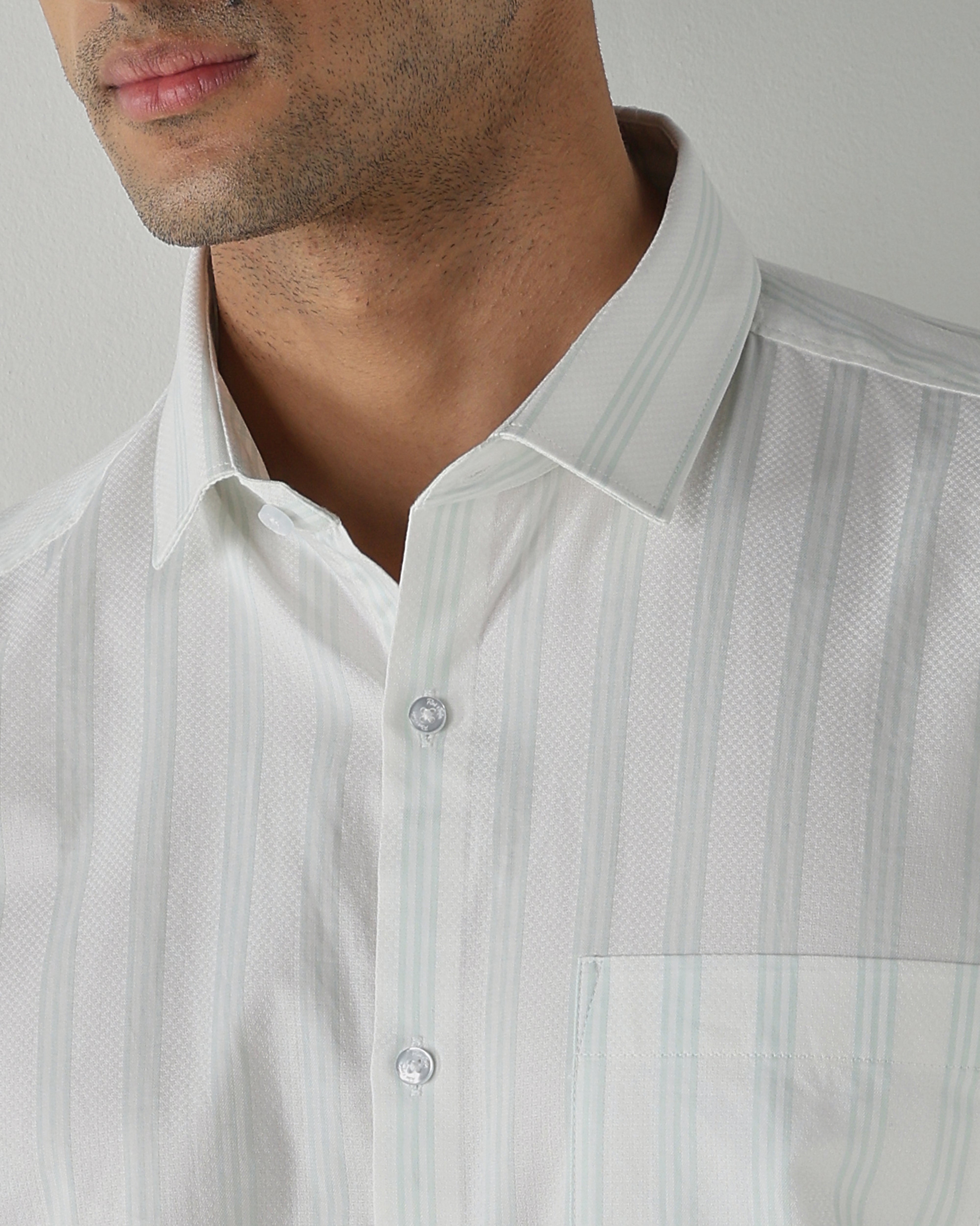 White/Pista shirts crafted in 100% cotton