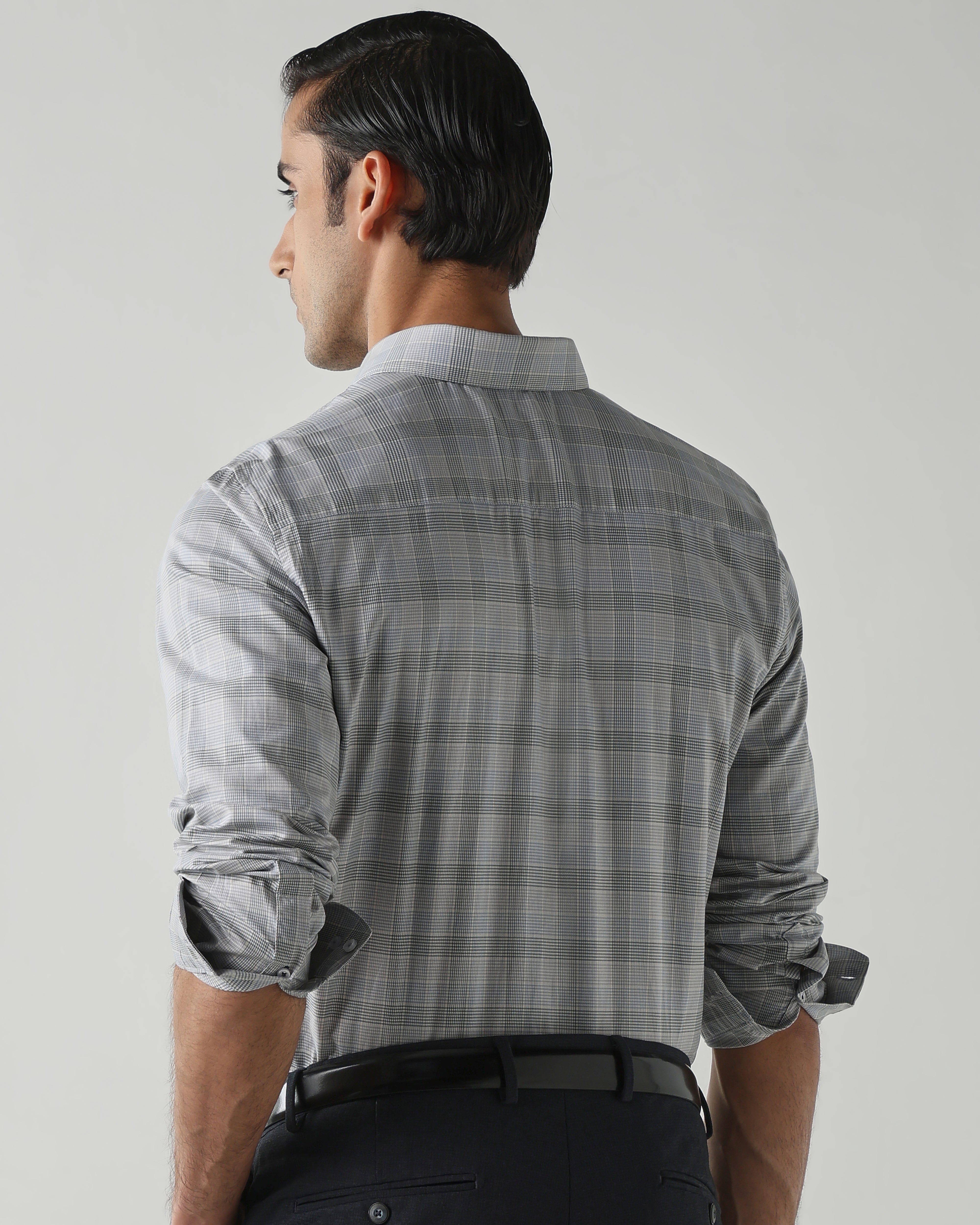 Lt Blue/Dk Blue shirts crafted in 100% cotton,