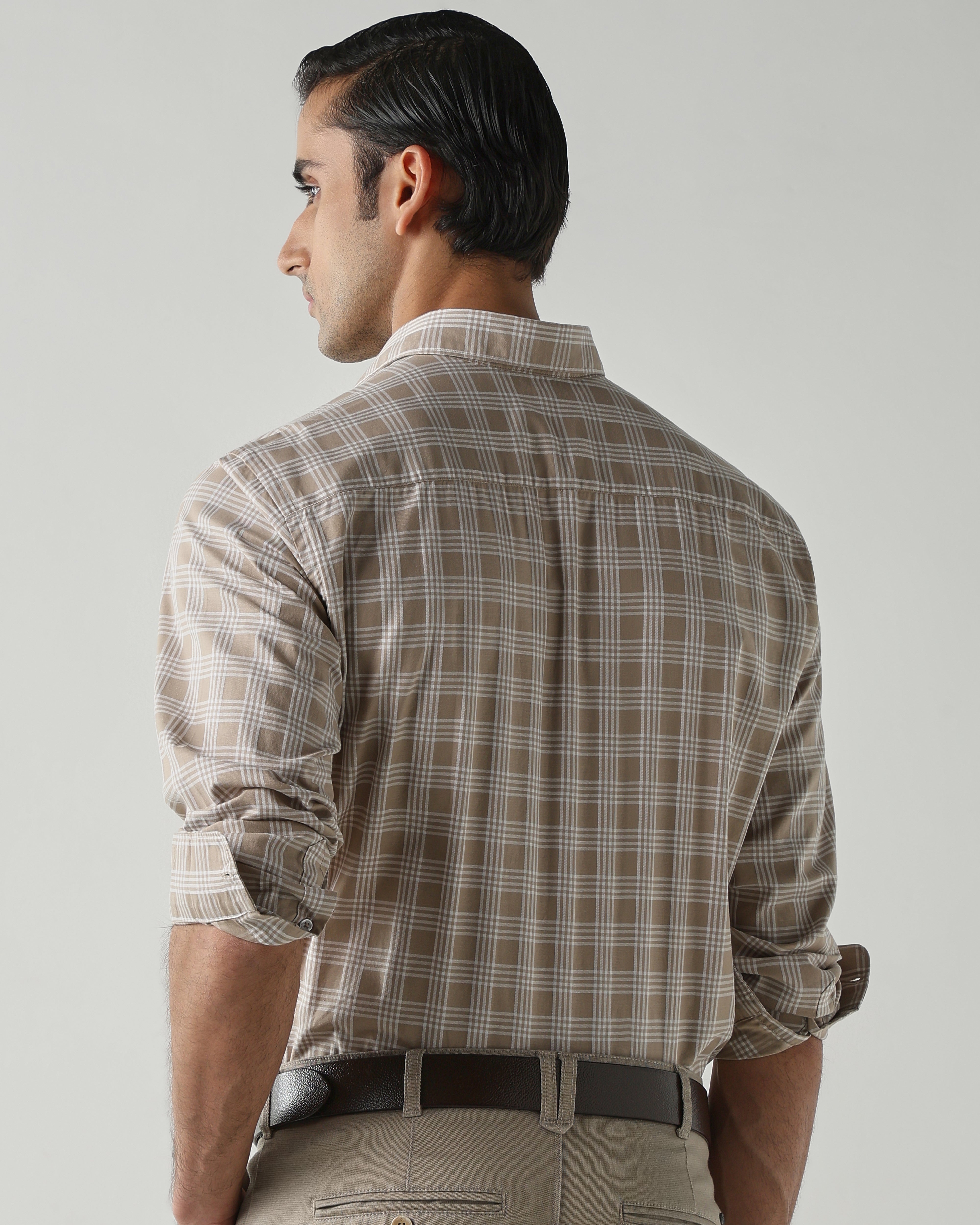 Brown shirts crafted in 100% cotton,