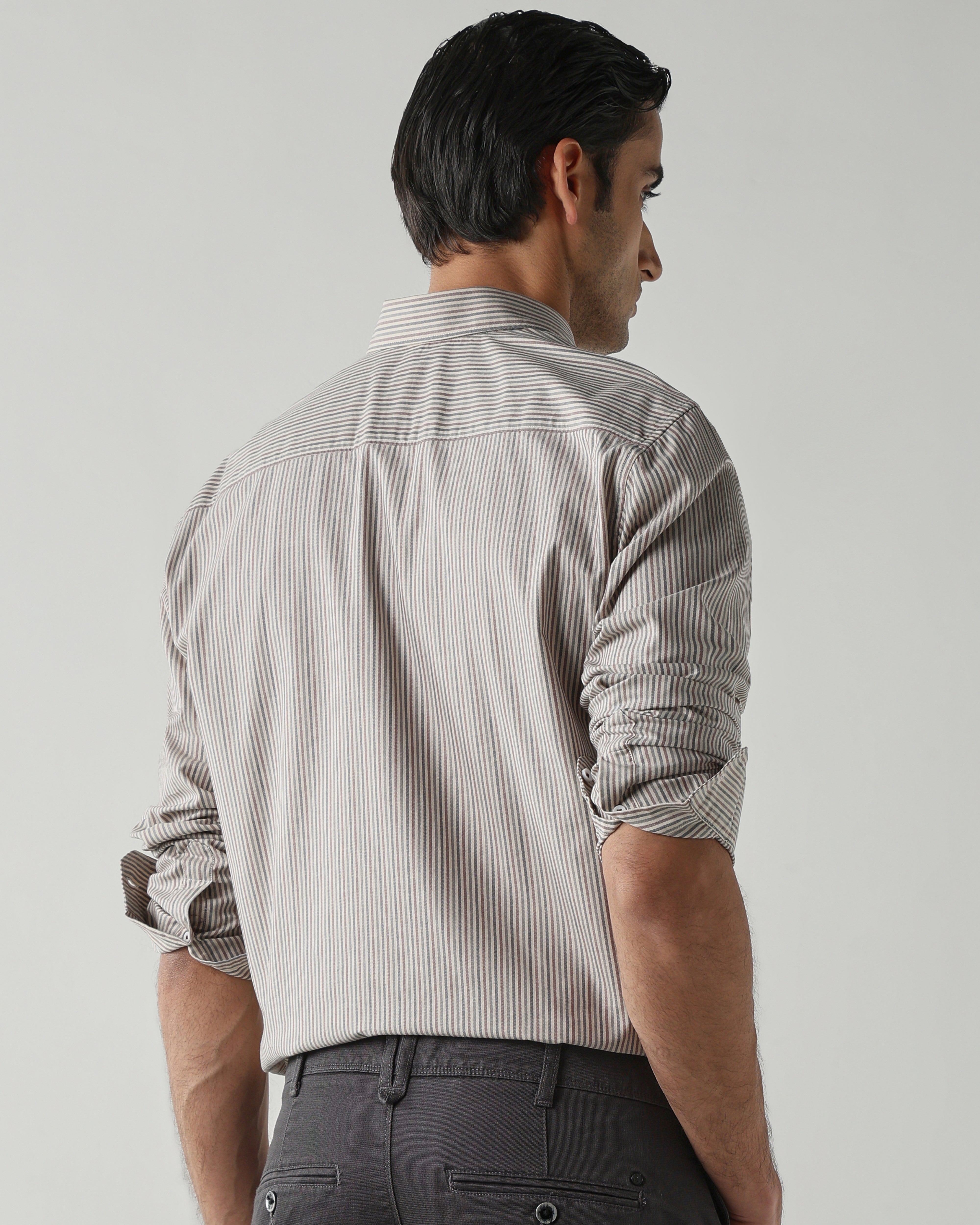 Navy/Red shirts crafted in 100% cotton,