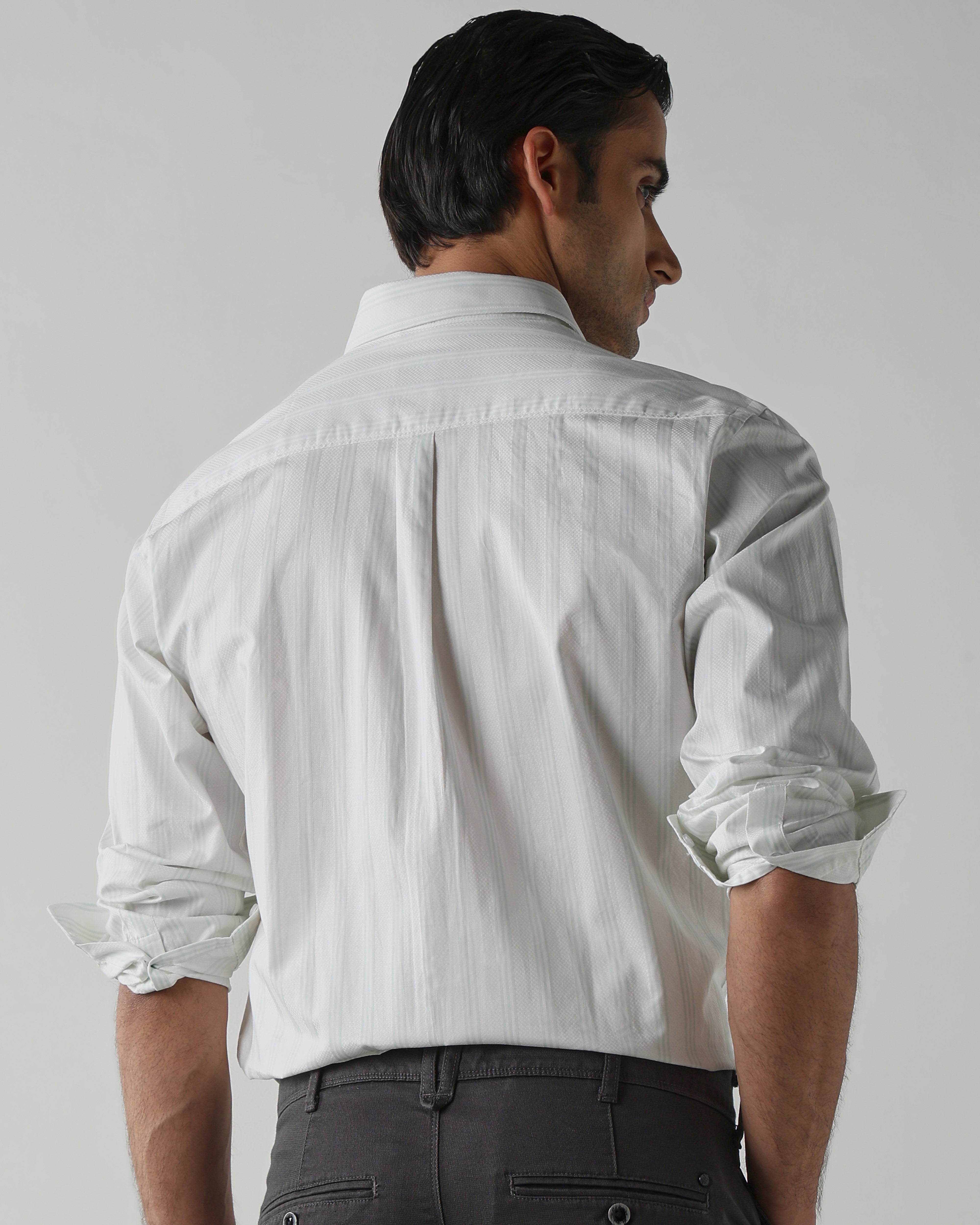 White/Pista shirts crafted in 100% cotton