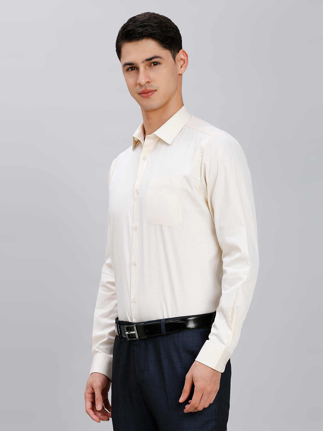 Cream Solid 100% Cotton Regular Fit Formal Full Sleeve Shirt