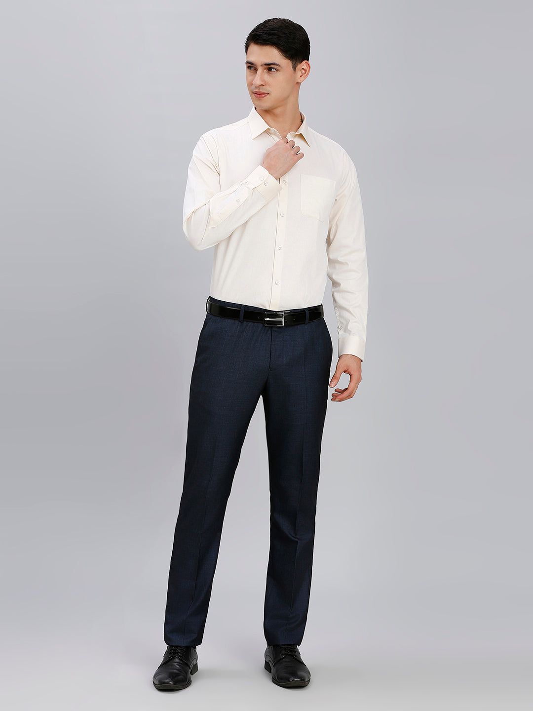 Cream Solid 100% Cotton Regular Fit Formal Full Sleeve Shirt