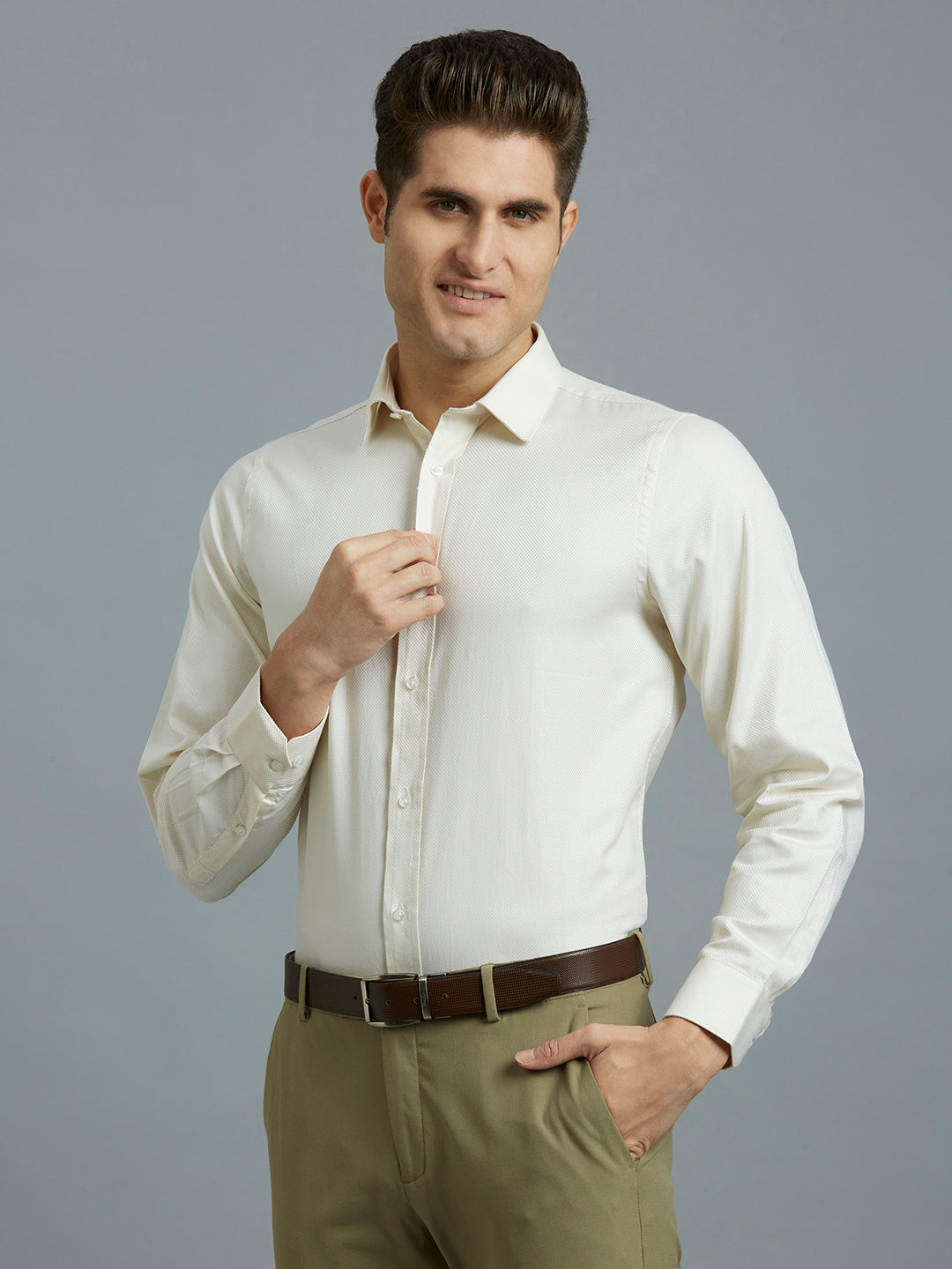 Cream Solid 100% Cotton Slim Fit Formal Full Sleeve Shirt