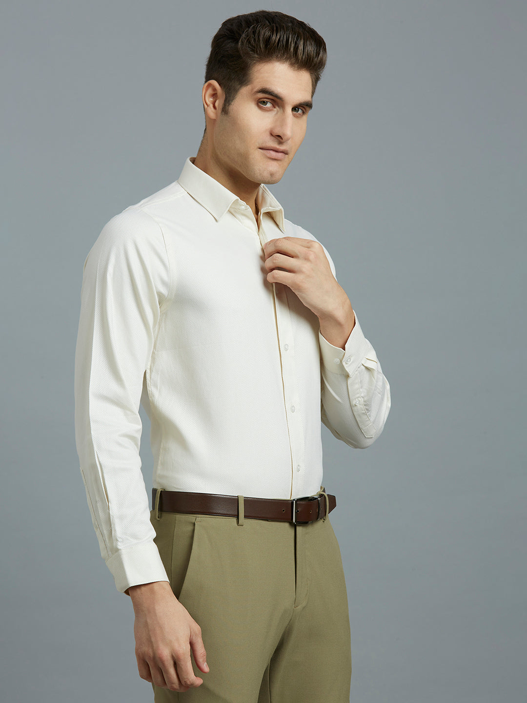 Cream Solid 100% Cotton Slim Fit Formal Full Sleeve Shirt