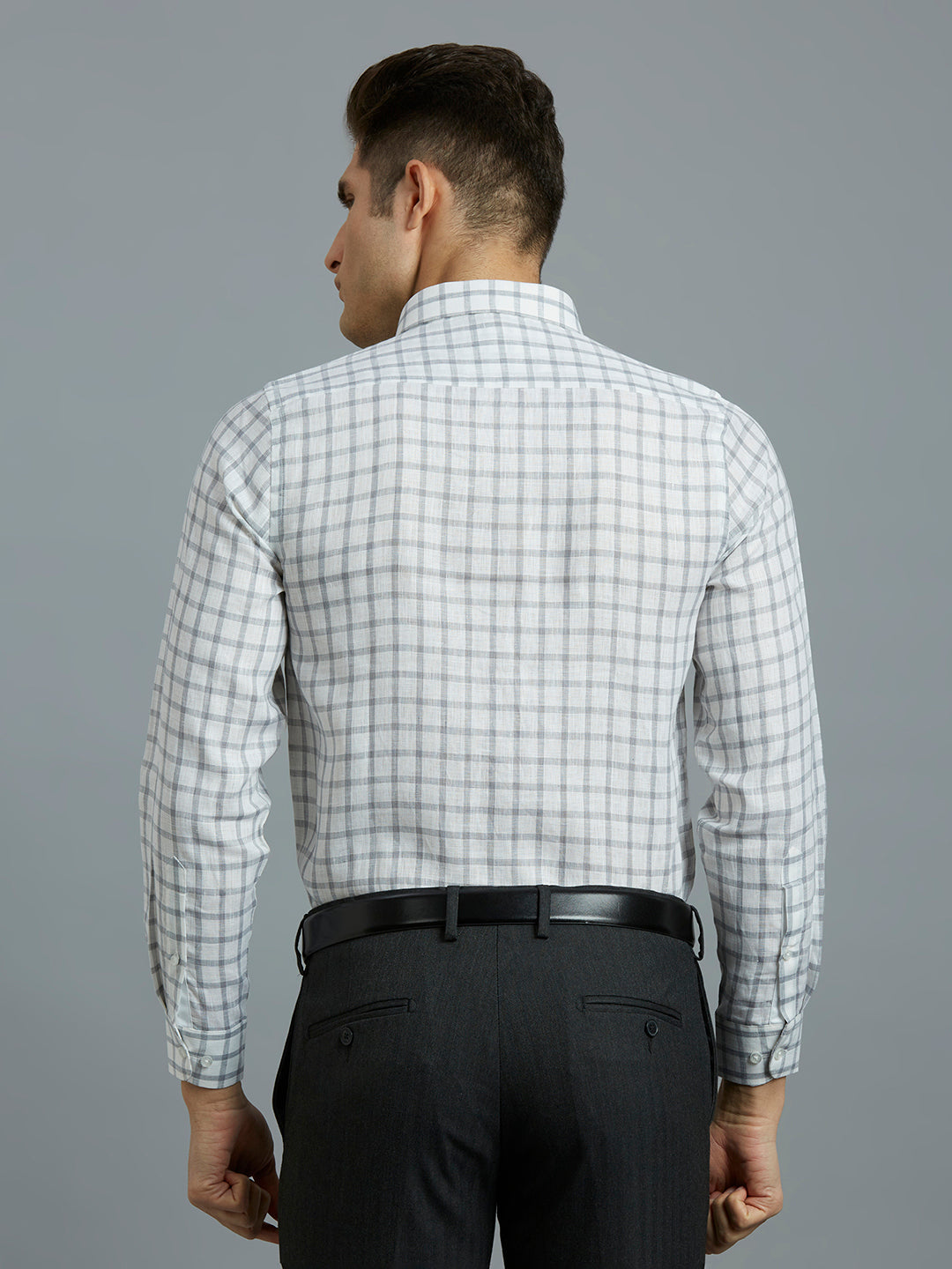 White & Black Checks 100% Linen Regular Fit Formal Full Sleeve Shirt