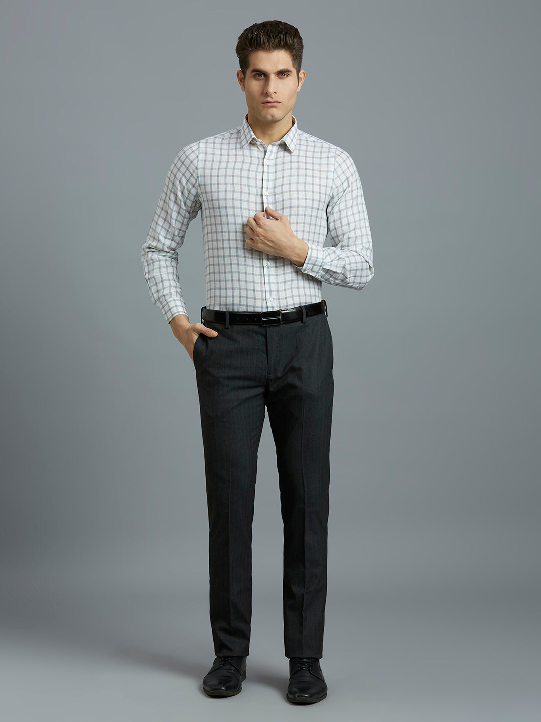 White & Black Checks 100% Linen Regular Fit Formal Full Sleeve Shirt