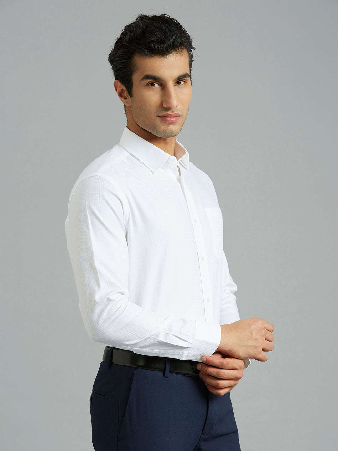 Stylish White Solid 100% Cotton Regular Fit Formal Full Sleeve Shirt