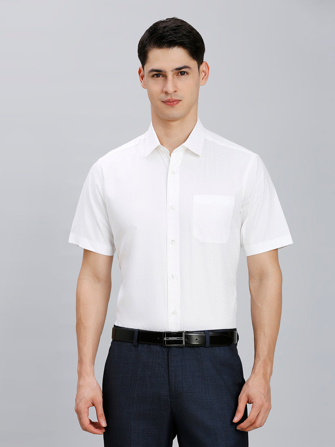 Comfortable White Solid 100% Cotton Regular Fit Formal Half Sleeve Shirt