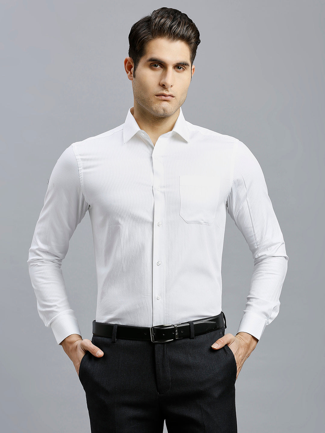 Comfortable White Solid 100% Cotton Regular Fit Formal Full Sleeve Shirt