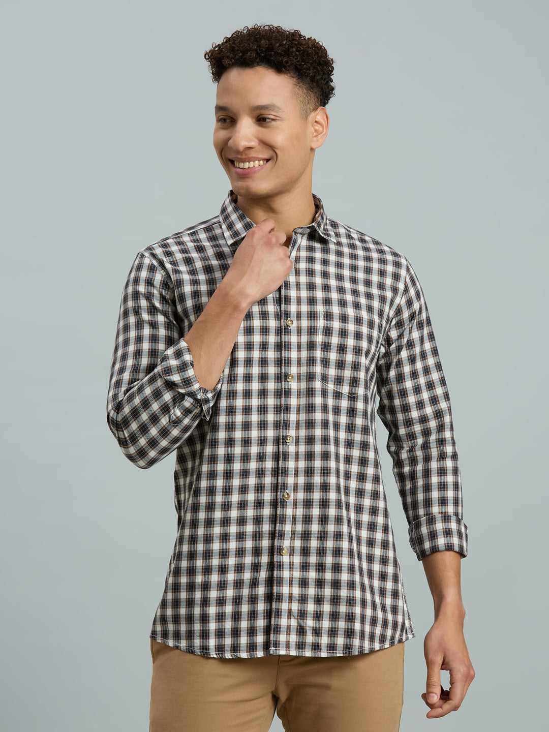 White & Navy Checks 100% Cotton Slim Fit Casual Full Sleeve Shirt