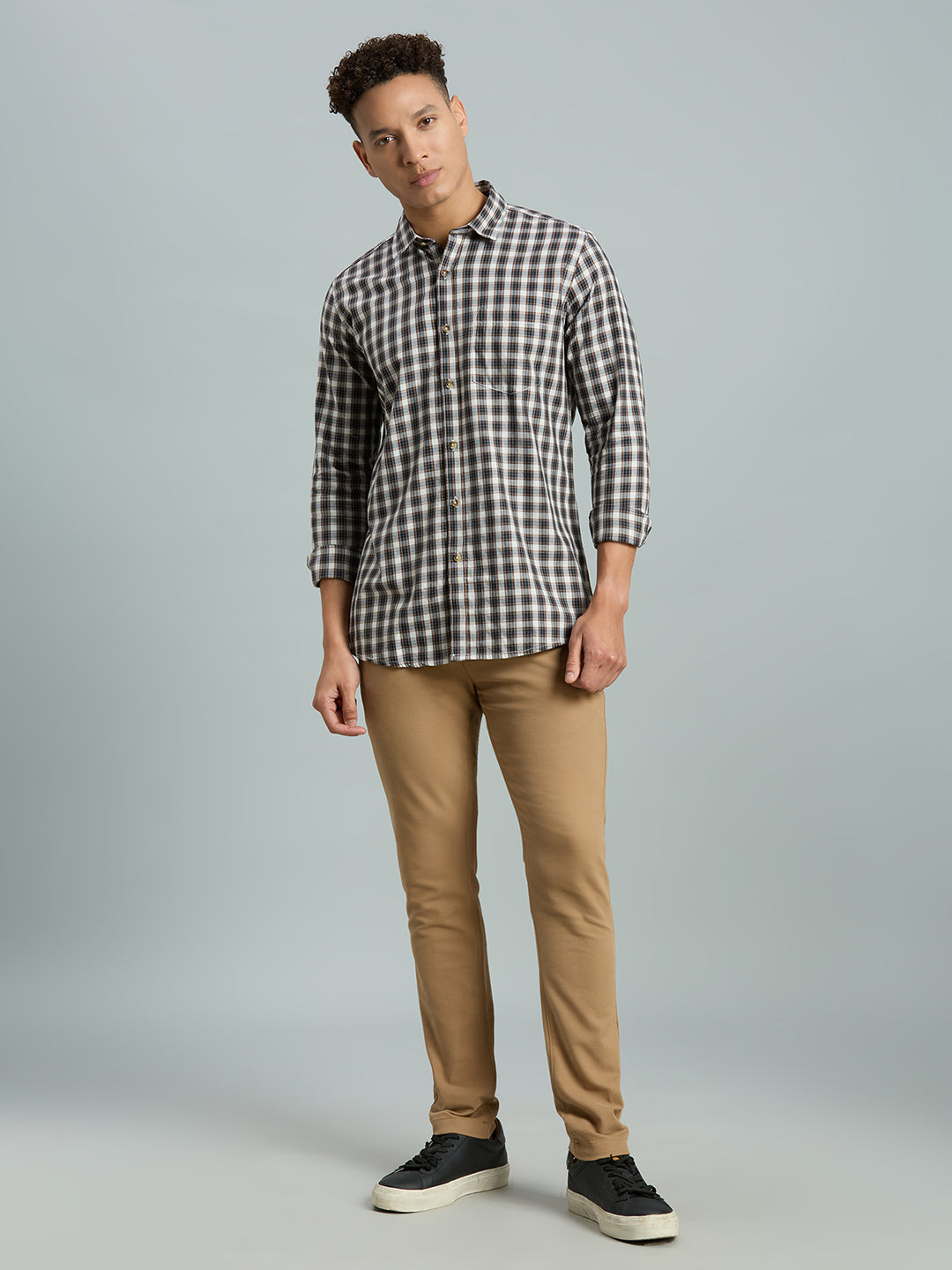 White & Navy Checks 100% Cotton Slim Fit Casual Full Sleeve Shirt
