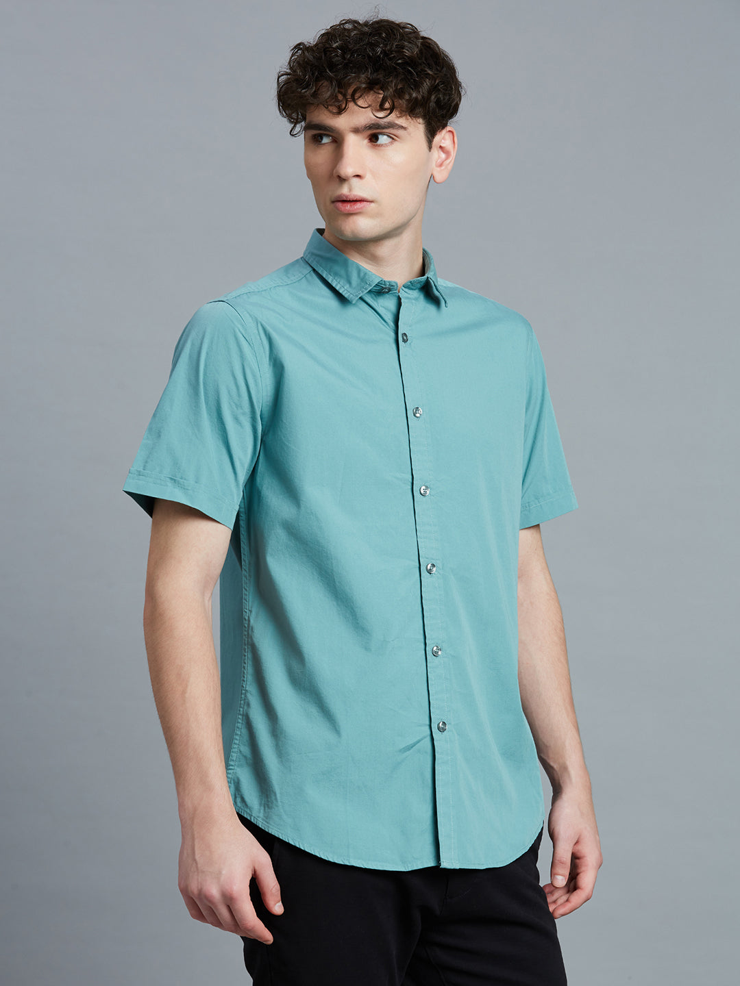 Green Solid Peached Cotton Slim Fit Casual Half Sleeve Shirt
