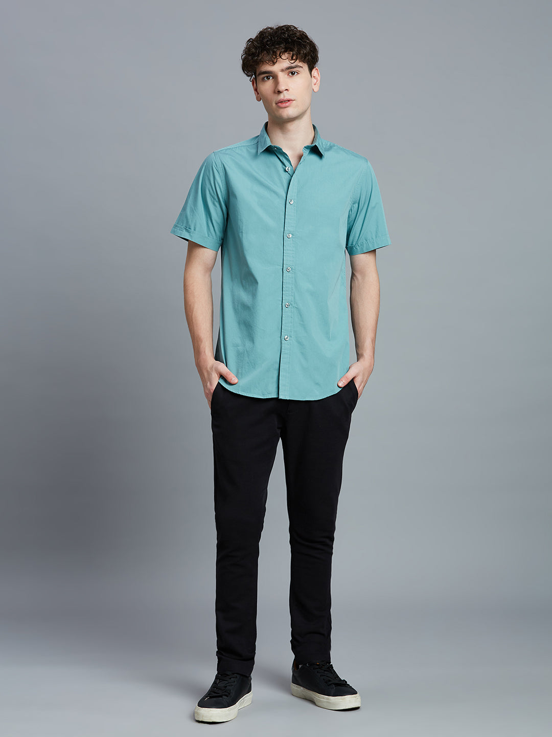 Green Solid Peached Cotton Slim Fit Casual Half Sleeve Shirt