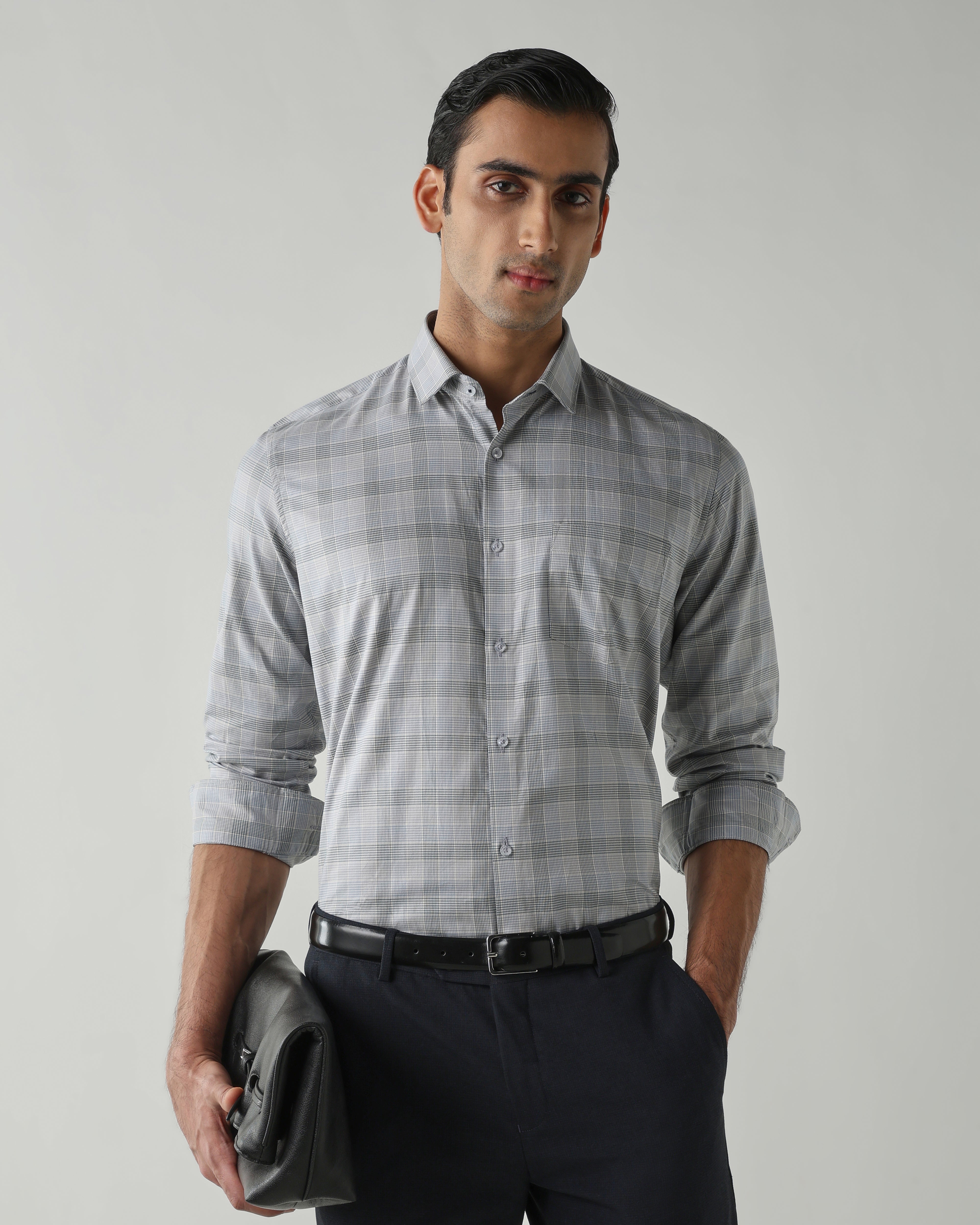 Lt Blue/Dk Blue shirts crafted in 100% cotton,