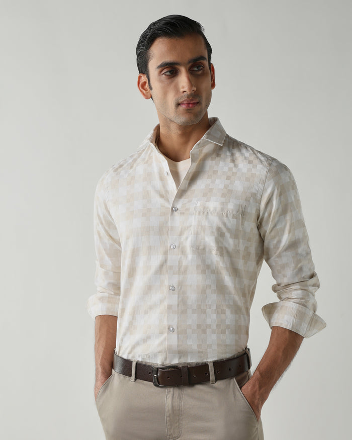 Men's Pure Cotton Checks Slim Fit Full Sleeve Formal Shirt - White & Beige
