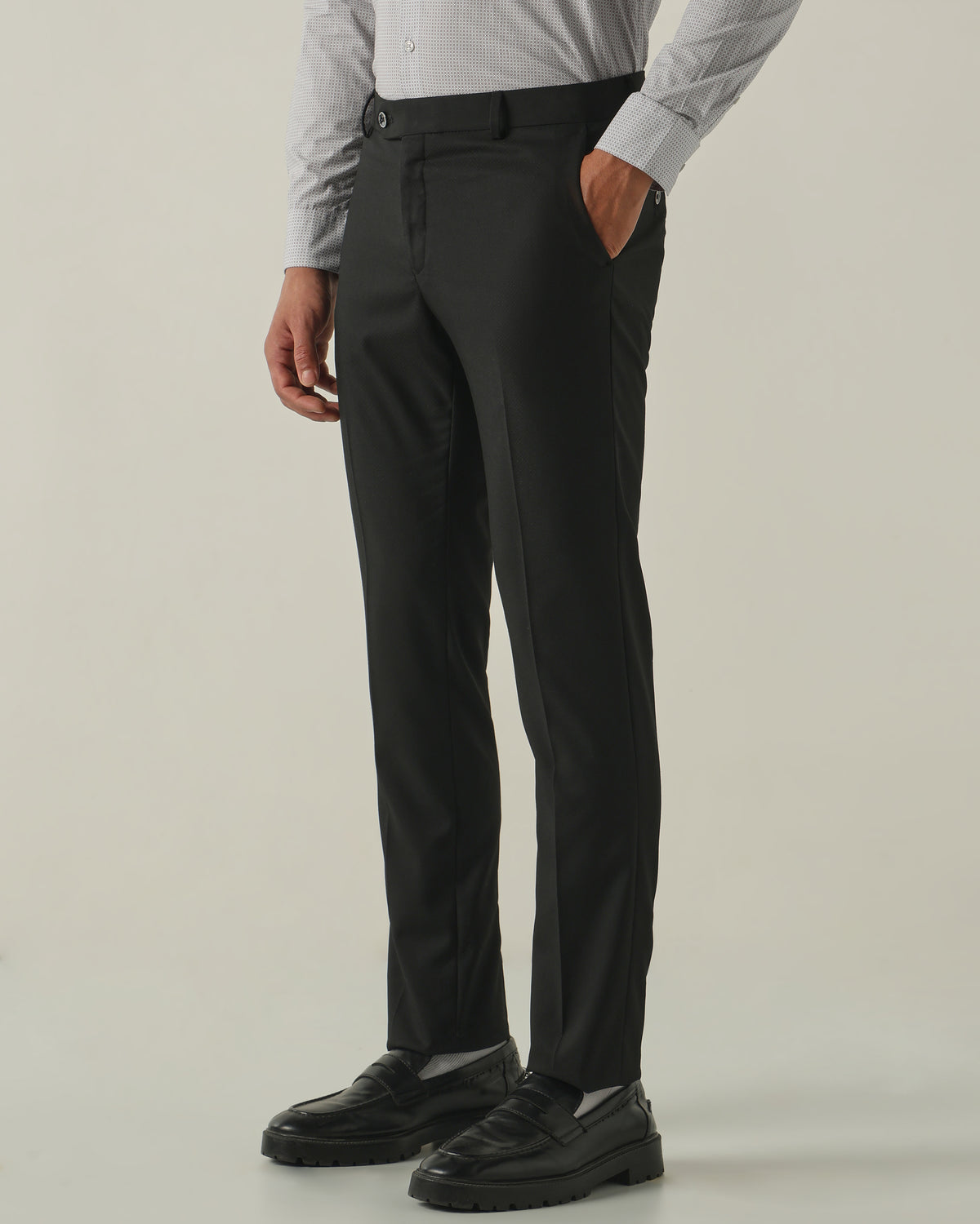 Men's Solid Poly Viscose Elastane Slim Fit Formal Trousers - Black