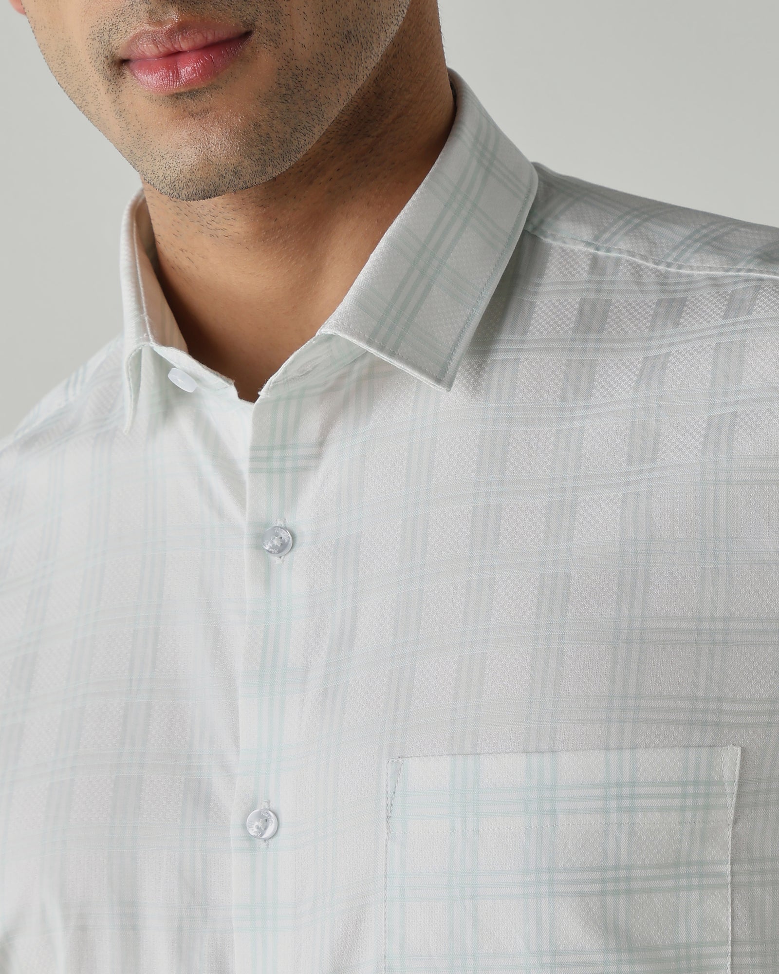White/Pista shirts crafted in 100% cotton fabric