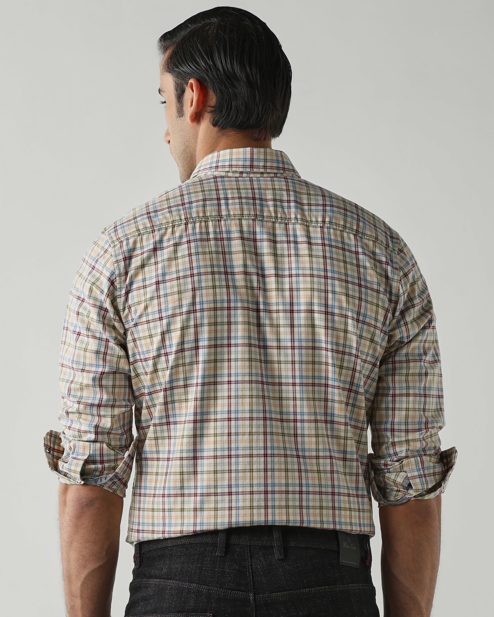 Green/Red shirts crafted in 100% cotton,