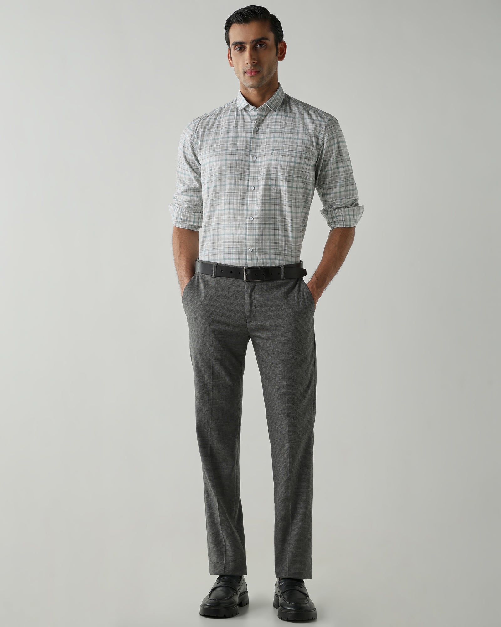 WHITE/GREEN shirts crafted in 100% cotton,