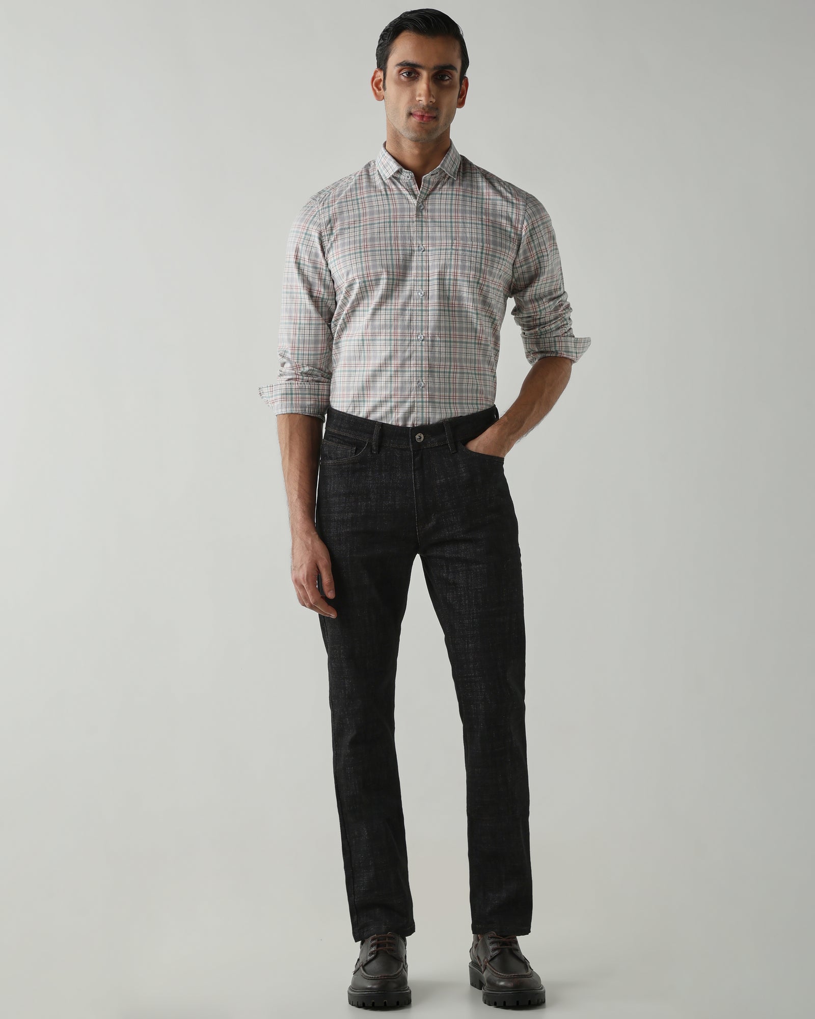 Maroon/Green shirts crafted in 100% cotton,