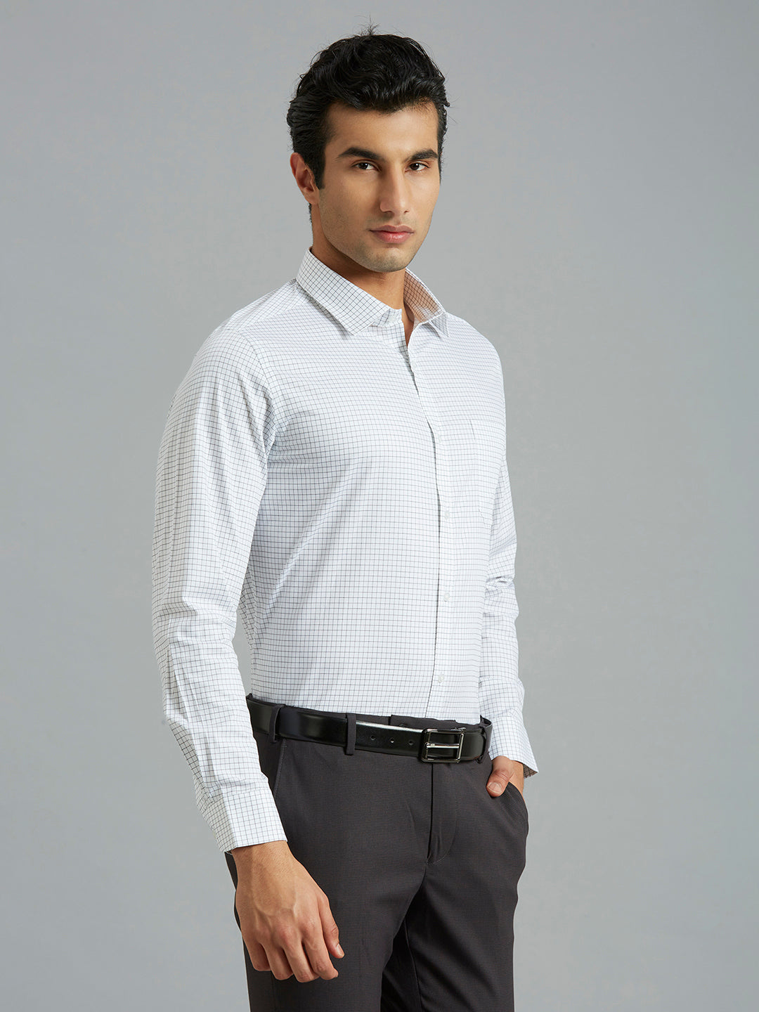 White & Black Checks 100% Cotton Slim Fit Formal Full Sleeve Shirt