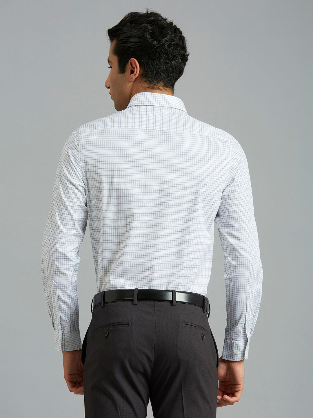 White & Black Checks 100% Cotton Slim Fit Formal Full Sleeve Shirt