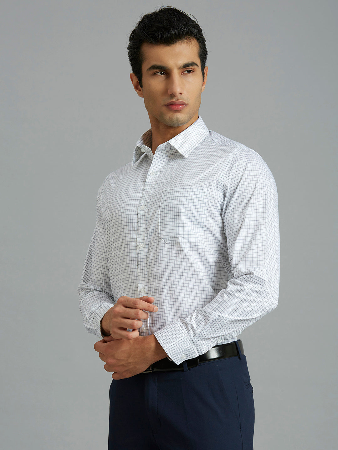 White & Navy Checks 100% Cotton Slim Fit Formal Full Sleeve Shirt