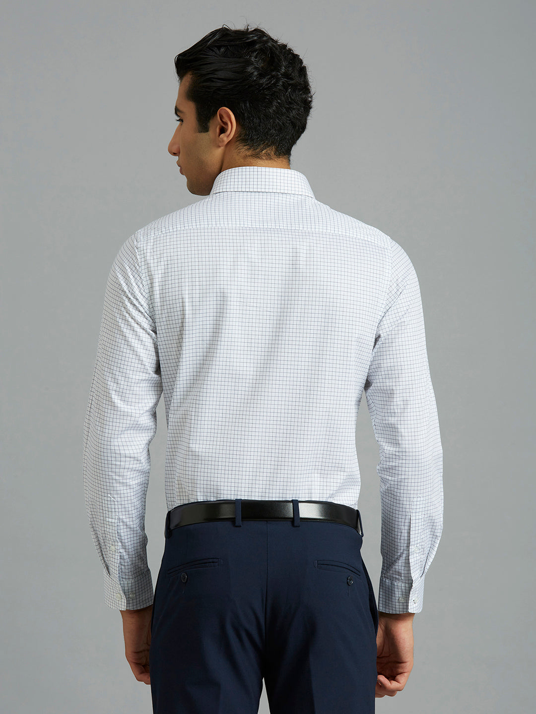 White & Navy Checks 100% Cotton Slim Fit Formal Full Sleeve Shirt