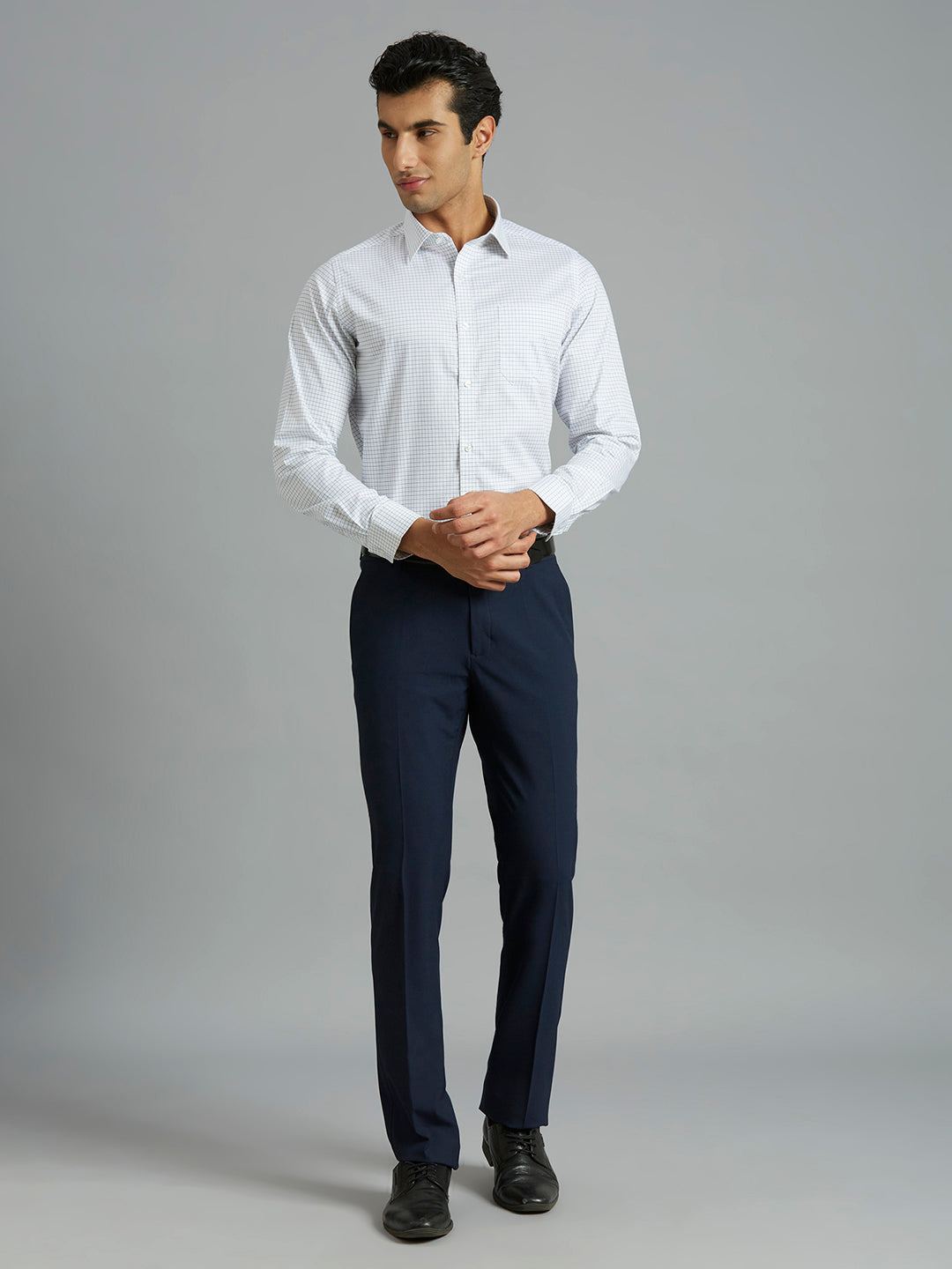 White & Navy Checks 100% Cotton Slim Fit Formal Full Sleeve Shirt