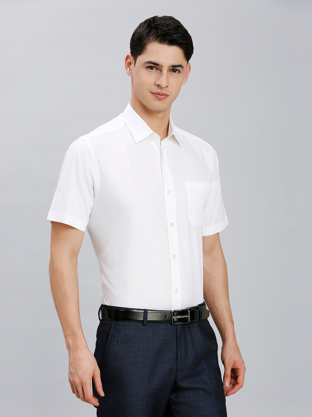 Comfortable White Solid 100% Cotton Regular Fit Formal Half Sleeve Shirt