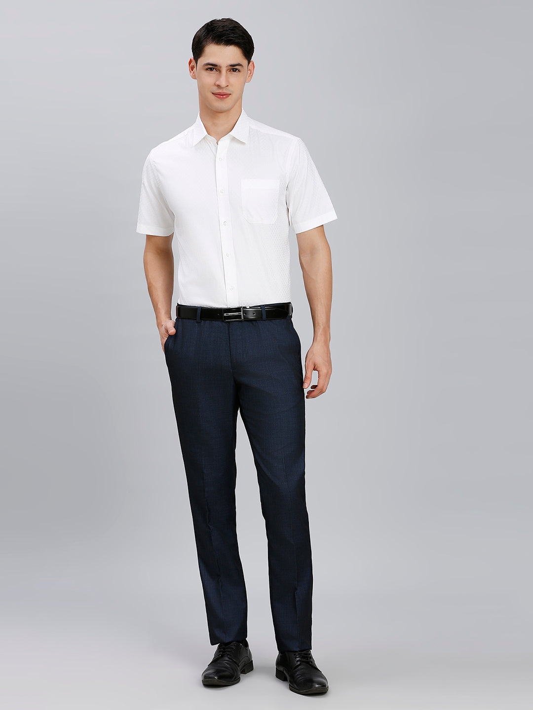 Comfortable White Solid 100% Cotton Regular Fit Formal Half Sleeve Shirt
