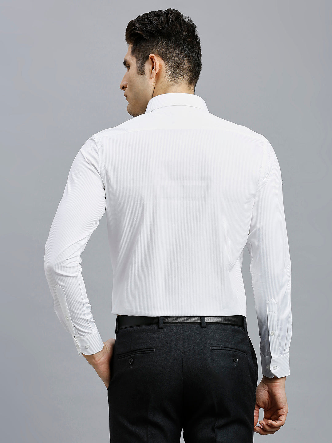 Comfortable White Solid 100% Cotton Regular Fit Formal Full Sleeve Shirt